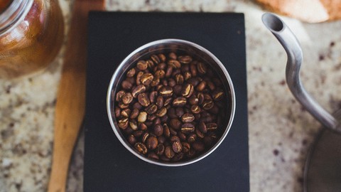 コーヒーではなく珈琲。独自スタイルのカフェは人気も高く、味わい深さが魅力。ウェブサイトの画像軽量化で、もっとページが快適になる